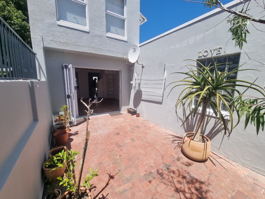 To Let 2 Bedroom Property for Rent in Claremont Upper Western Cape